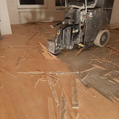 Pittige parketvloer verwijderen