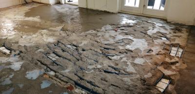 Ruwe ondervloer na verwijderen vloer