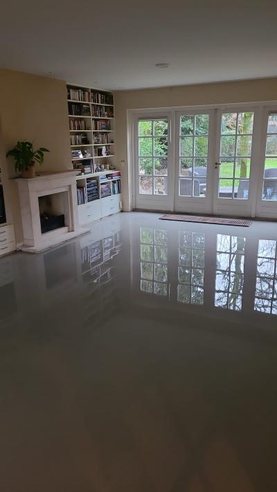 Vloer geegaliseerd wf vloerbewerking