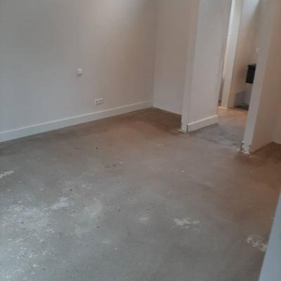 Vloer voordat er geegaliseerd wordt